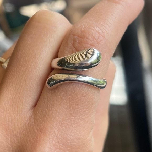 Tiffany & Co. Elsa Peretti Teardrop Bypass Ring
925 Sterling Silver Sz. 7.0 💎 - Picture 2 of 9